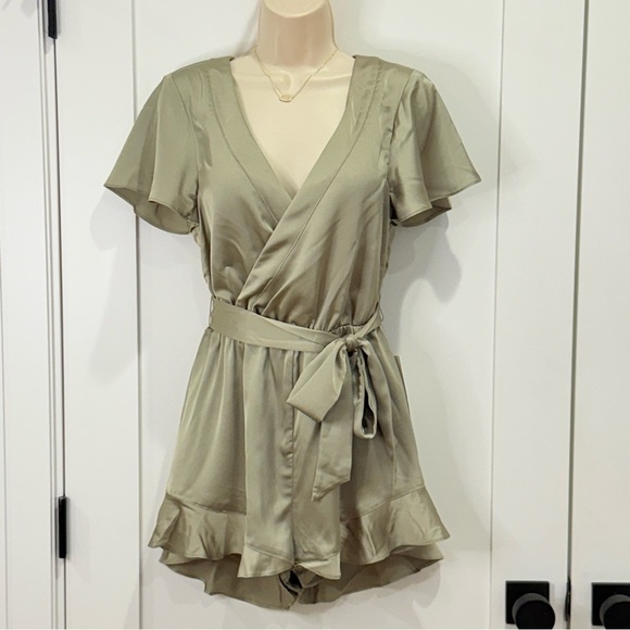 Show Me Your Mumu Say I Do Romper Satin Wrap Ruffle Moss Green Small NWT Bridal - Picture 3 of 13